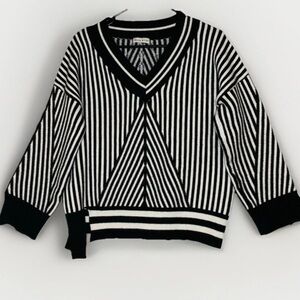Moon River Sweater V Neck Knit Black & White Striped Cabin-core Minimalist Sz M